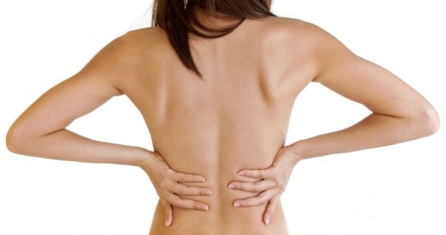 Karakterističan simptom torakalne osteohondroze je bol u leđima